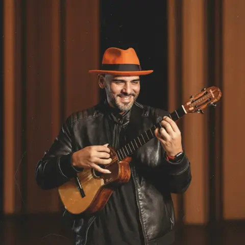 Jorge Glem aterriza en el IGA: una noche de cuerdas y ritmos del mundo