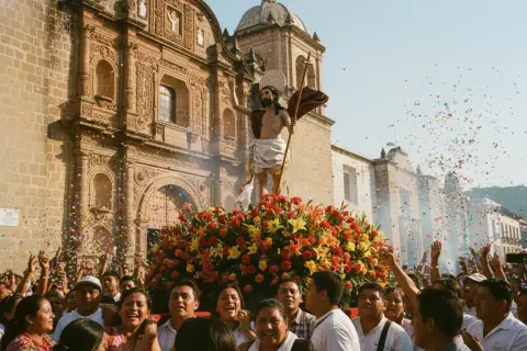¡Aleluya! El Nazareno Resucitado de La Merced sale a bendecir la zona 1
