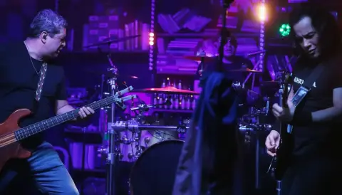 Viento en Contra revienta la zona 7: rock chapín al aire libre