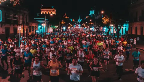 ¡Pilas con el tráfico! Cierres viales hoy por la 10K Nocturna en el Centro