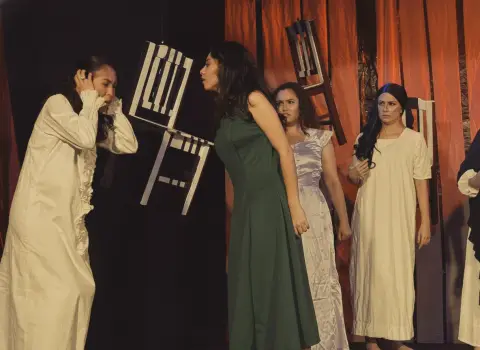 El drama y los secretos llegan a las tablas con 'La Casa de Bernarda Alba'