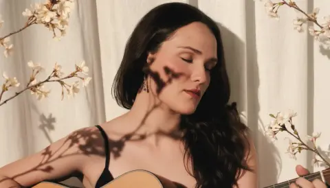 Dani Labbé estrena "A flor de piel": pura buena onda y talento chapín