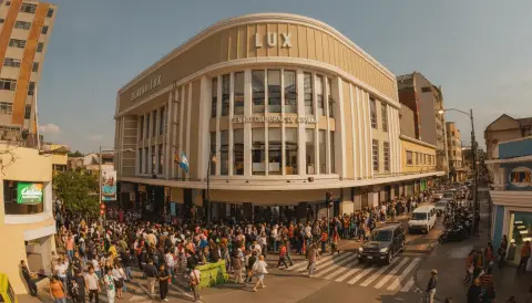 ¡Pilas! El Teatro Lux cumple 90 años de pura historia chapina