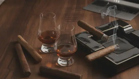 Un lunes relax: Masterclass online de Whiskey y Puros
