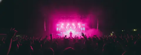 ¡Se prendió! Omar Courtz confirma conciertazo en Guate