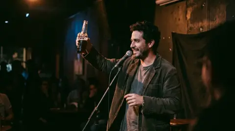 ¡Brindemos por los Traumas! Stand up para curar el alma